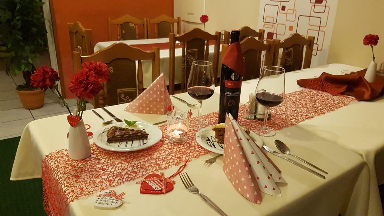 فندق Pizzeria Alzbetka Strecno المظهر الخارجي الصورة