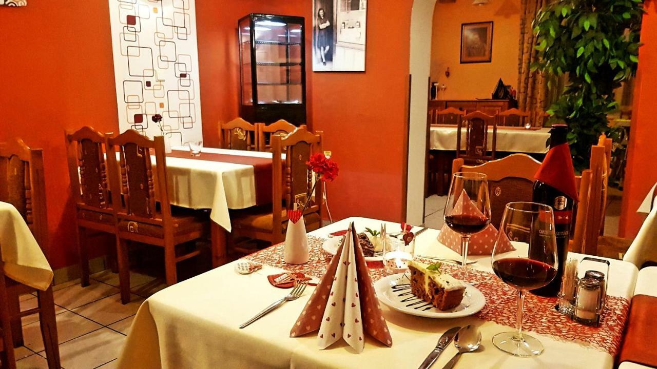 فندق Pizzeria Alzbetka Strecno المظهر الخارجي الصورة