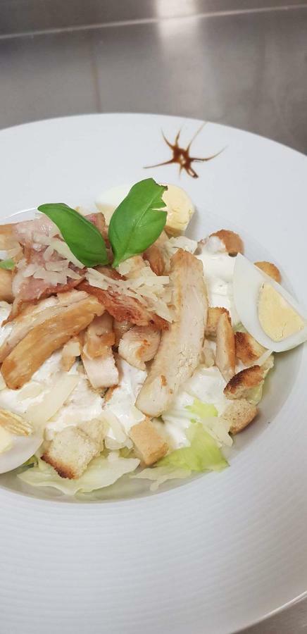 فندق Pizzeria Alzbetka Strecno المظهر الخارجي الصورة