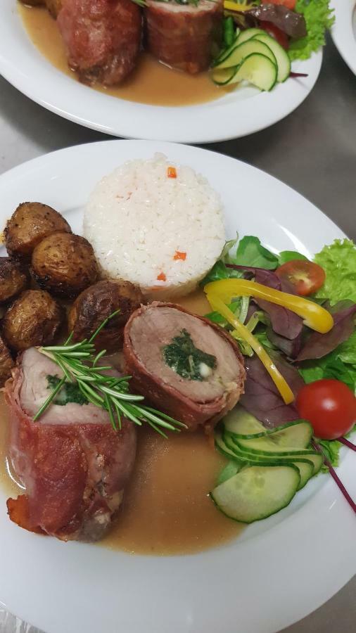 فندق Pizzeria Alzbetka Strecno المظهر الخارجي الصورة